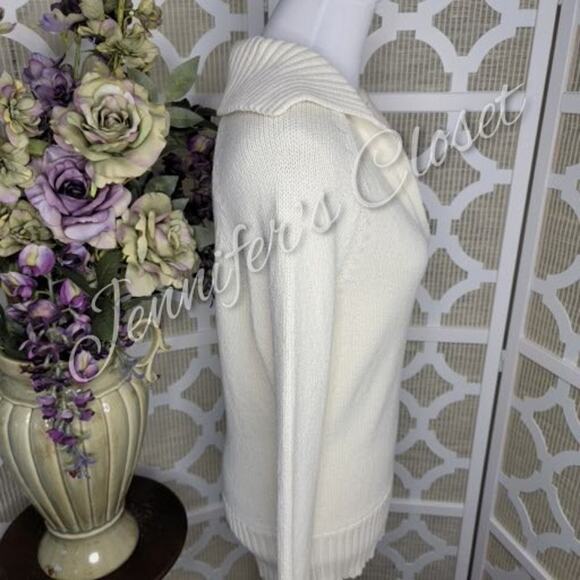 3/$30 Banana Republic Women's Vintage Cream V Neck Collared Sweater - Picture 5 of 11